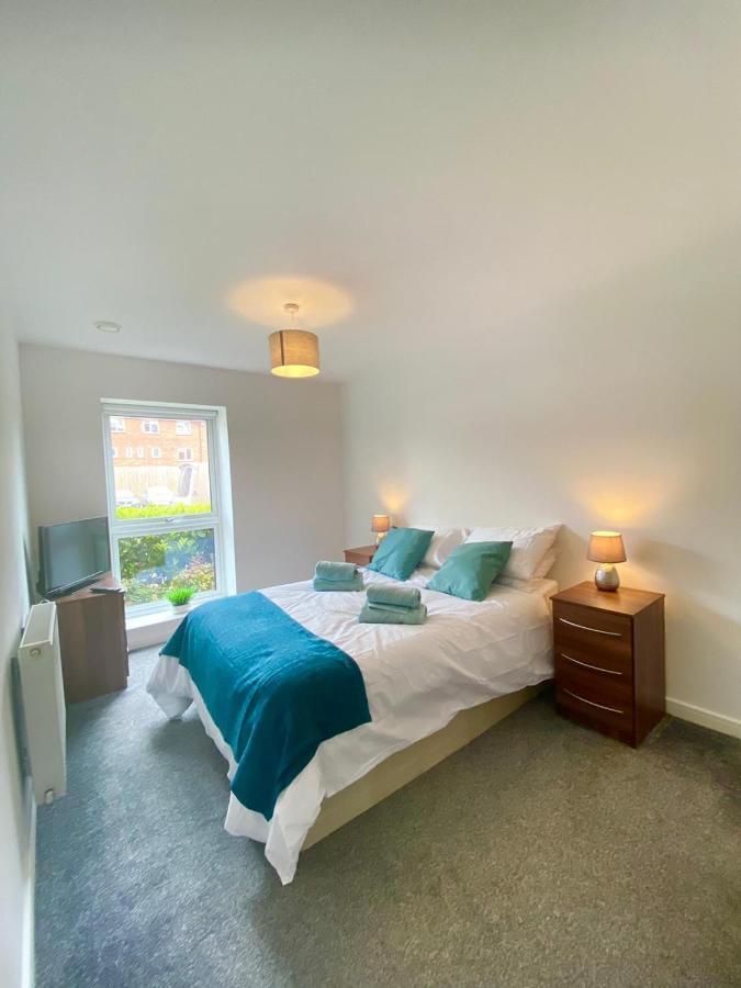 Coastal Comfort: Dual-bed Near Gunwharf Quays