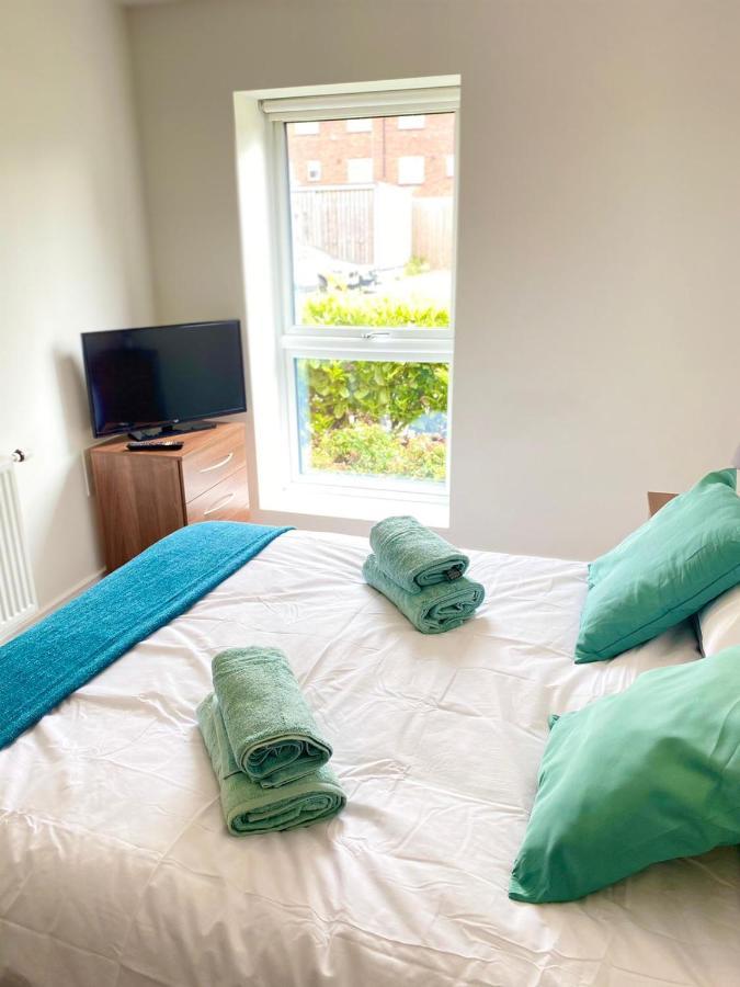 Apartment Coastal Comfort: Dual-bed Near Gunwharf Quays