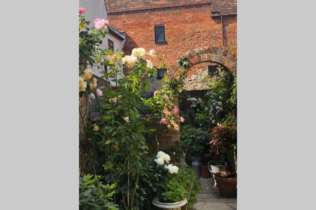 Luxury 2 Bed Georgian Townhouse, Old Villa Portsmouth