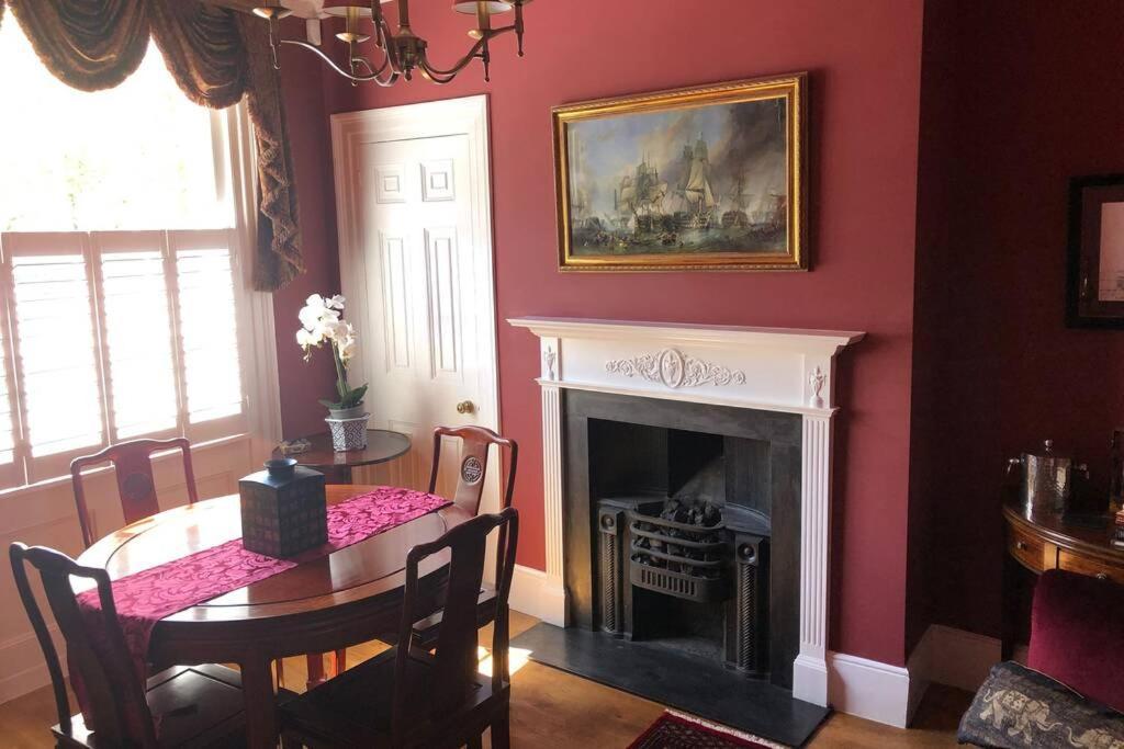 Luxury 2 Bed Georgian Townhouse, Old Portsmouth