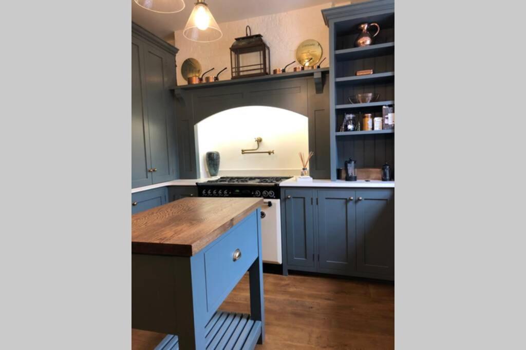 Luxury 2 Bed Georgian Townhouse, Old Villa