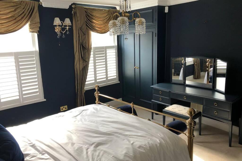 Luxury 2 Bed Georgian Townhouse, Old Portsmouth