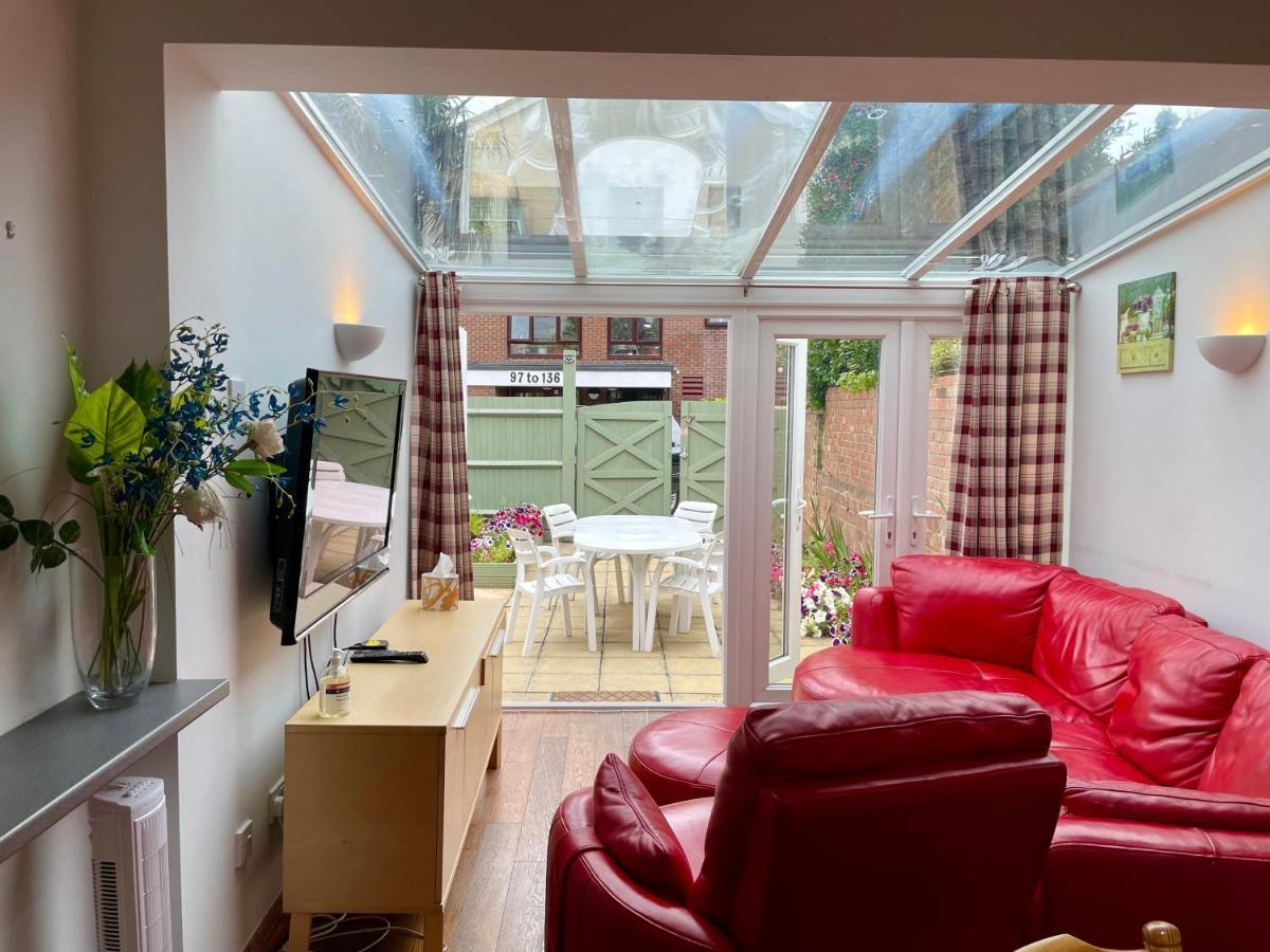Holiday home Somers House - Pet Friendly & Parking *