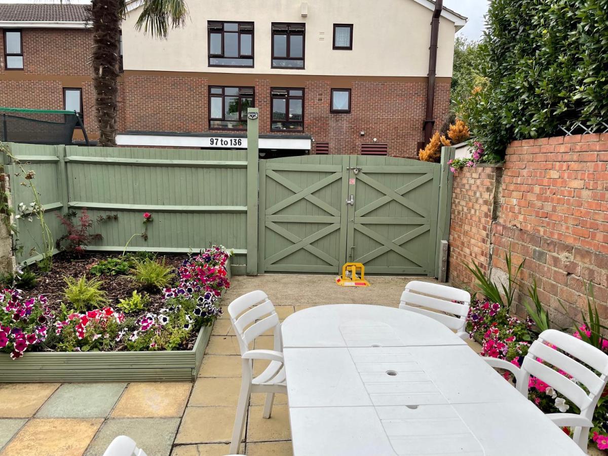 Holiday home Somers House - Pet Friendly & Parking