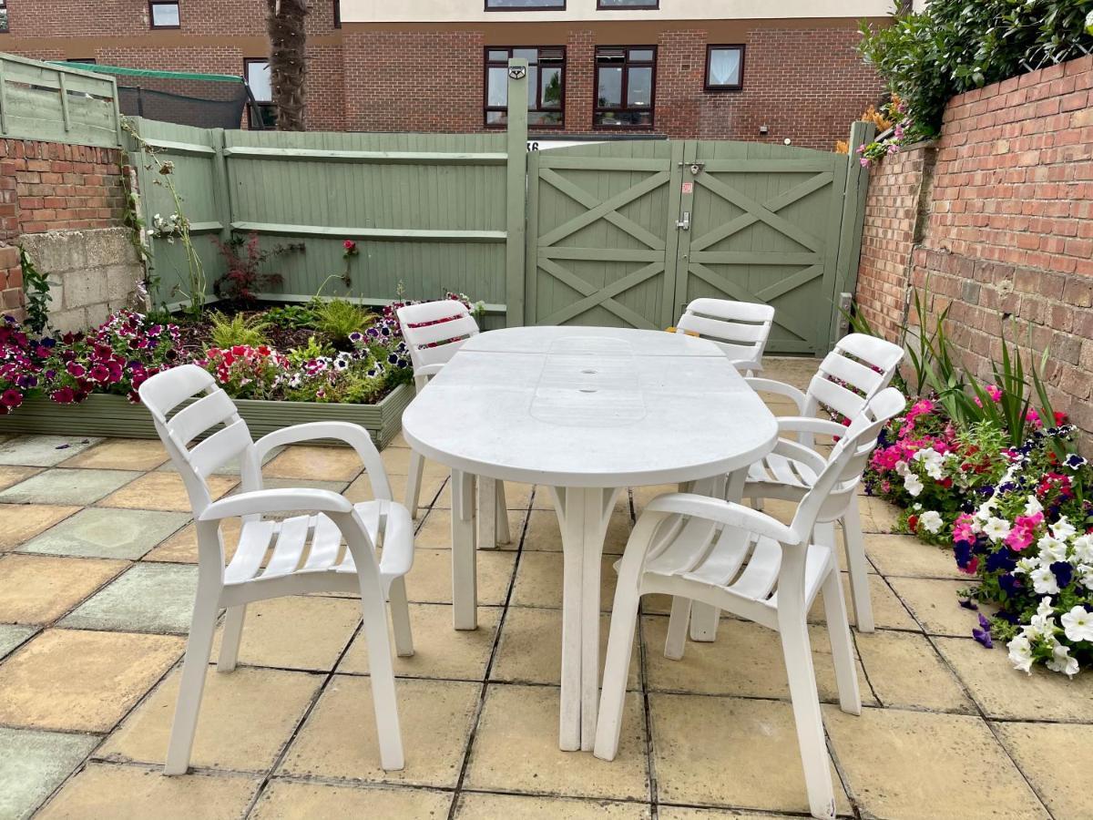 Somers House - Pet Friendly & Parking Holiday home Portsmouth