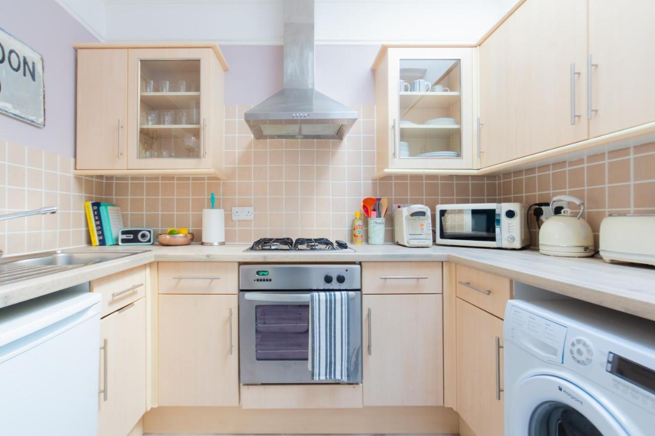 Spacious Split Level Flat In Great Location Apartment