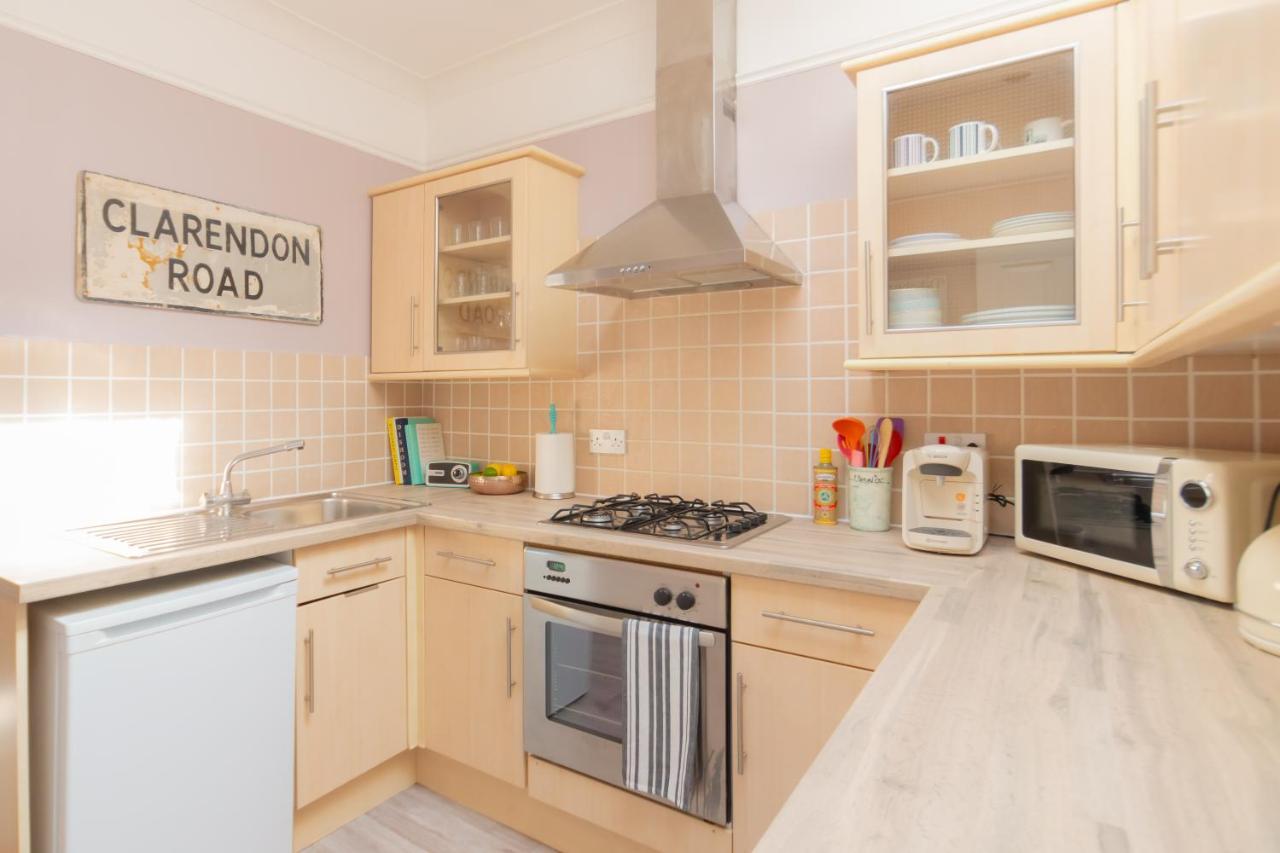 Spacious Split Level Flat In Great Location Apartment *