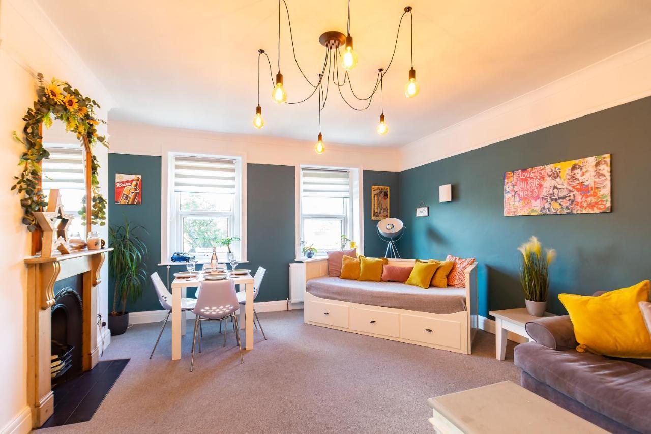 Apartment Spacious Split Level Flat In Great Location *