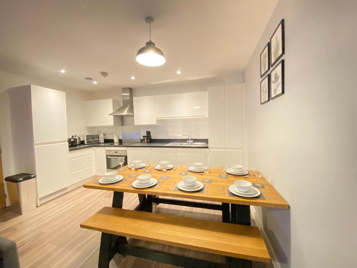 Apartment 3 Bedrooms Double Or Single Beds, 2 Parking Spaces! Wifi & Smart Tv's, Balcony *