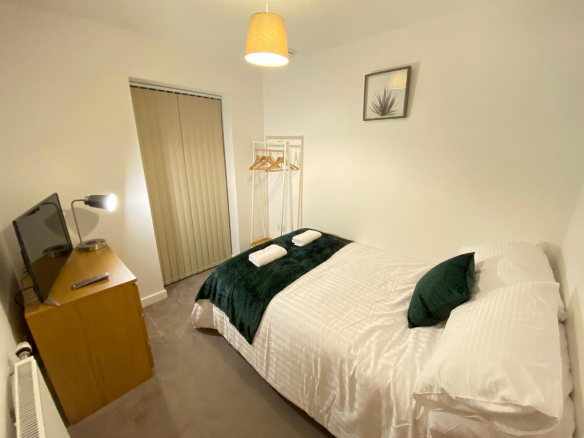 3 Bedrooms Double Or Single Beds, 2 Parking Spaces! Wifi & Smart Tv's, Balcony Portsmouth