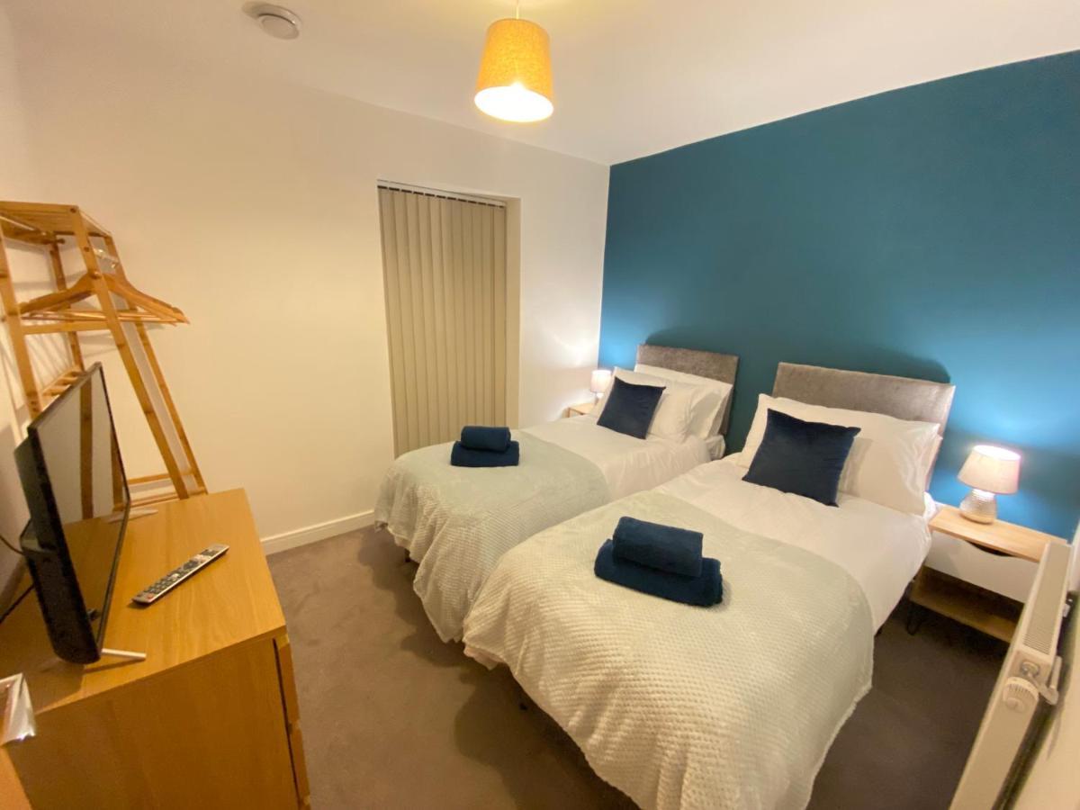 3 Bedrooms Double Or Single Beds, 2 Parking Spaces! Wifi & Smart Tv's, Balcony