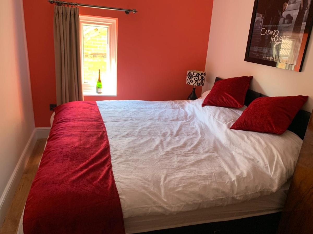Southsea Royale Bond 3 Bed Cool Penthouse, Seafront Parking Apartment Portsmouth