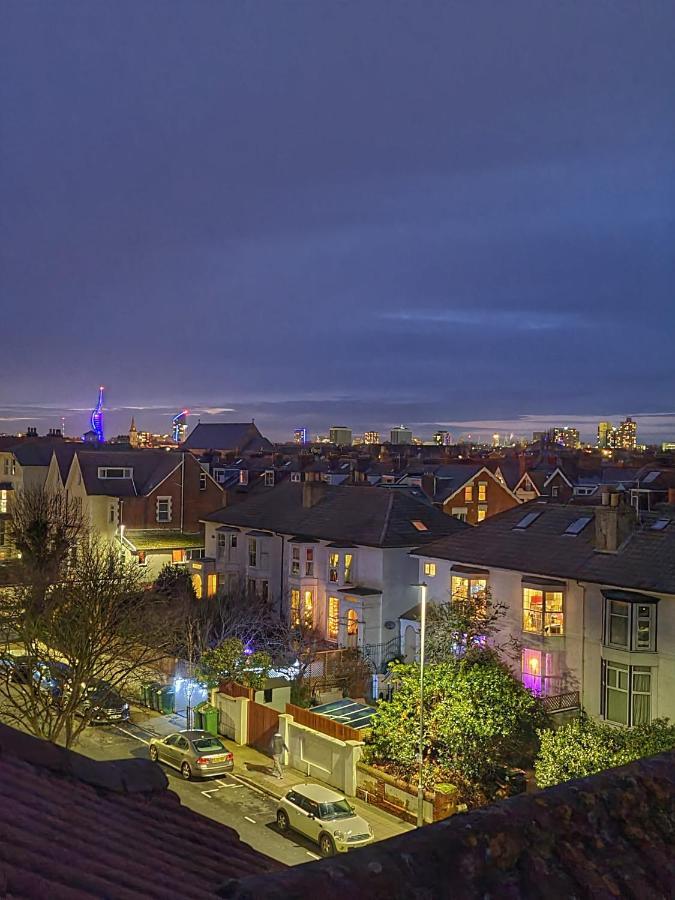 Apartment Southsea Royale Bond 3 Bed Cool Penthouse, Seafront Parking *