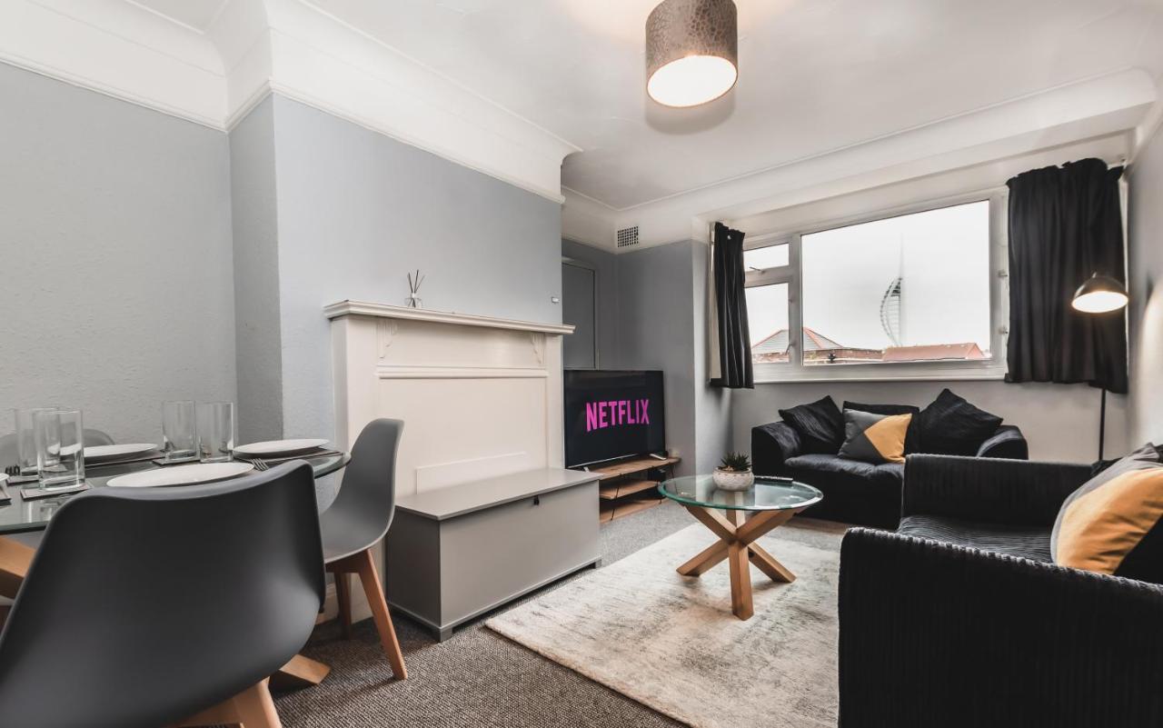 Price! Perfect Gunwharf - 5 Single Beds Or Kingsize Free Parking Portsmouth