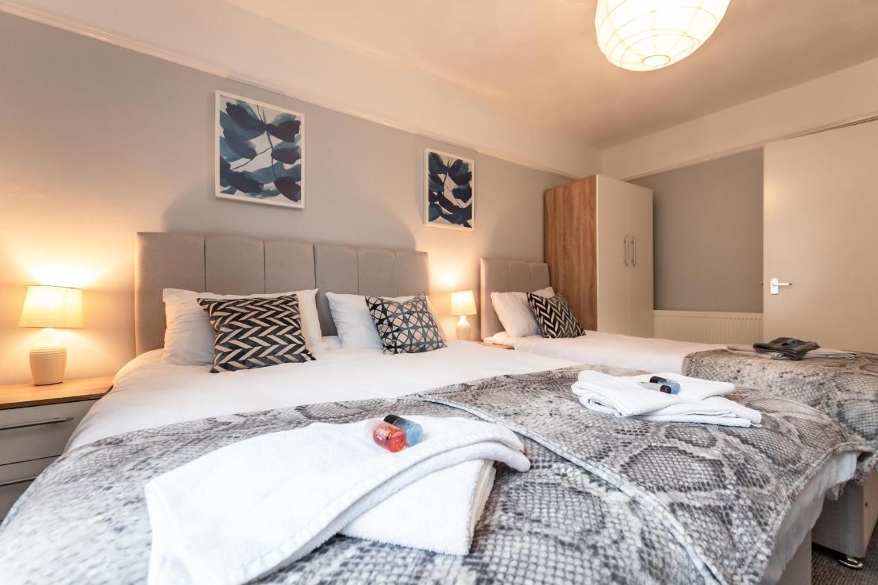 Price! Perfect Gunwharf - 5 Single Beds Or Kingsize Free Parking Apartment *