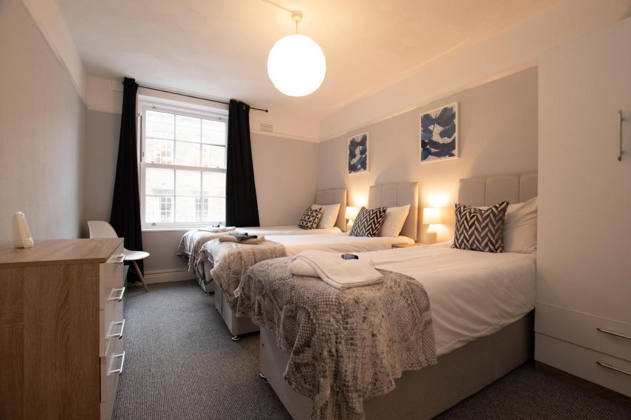Apartment Price! Perfect Gunwharf - 5 Single Beds Or Kingsize Free Parking