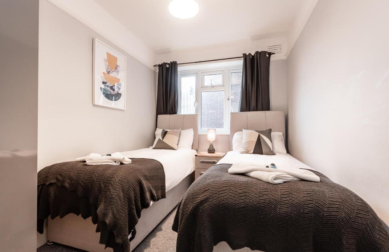Apartment Price! Perfect Gunwharf - 5 Single Beds Or Kingsize Free Parking *