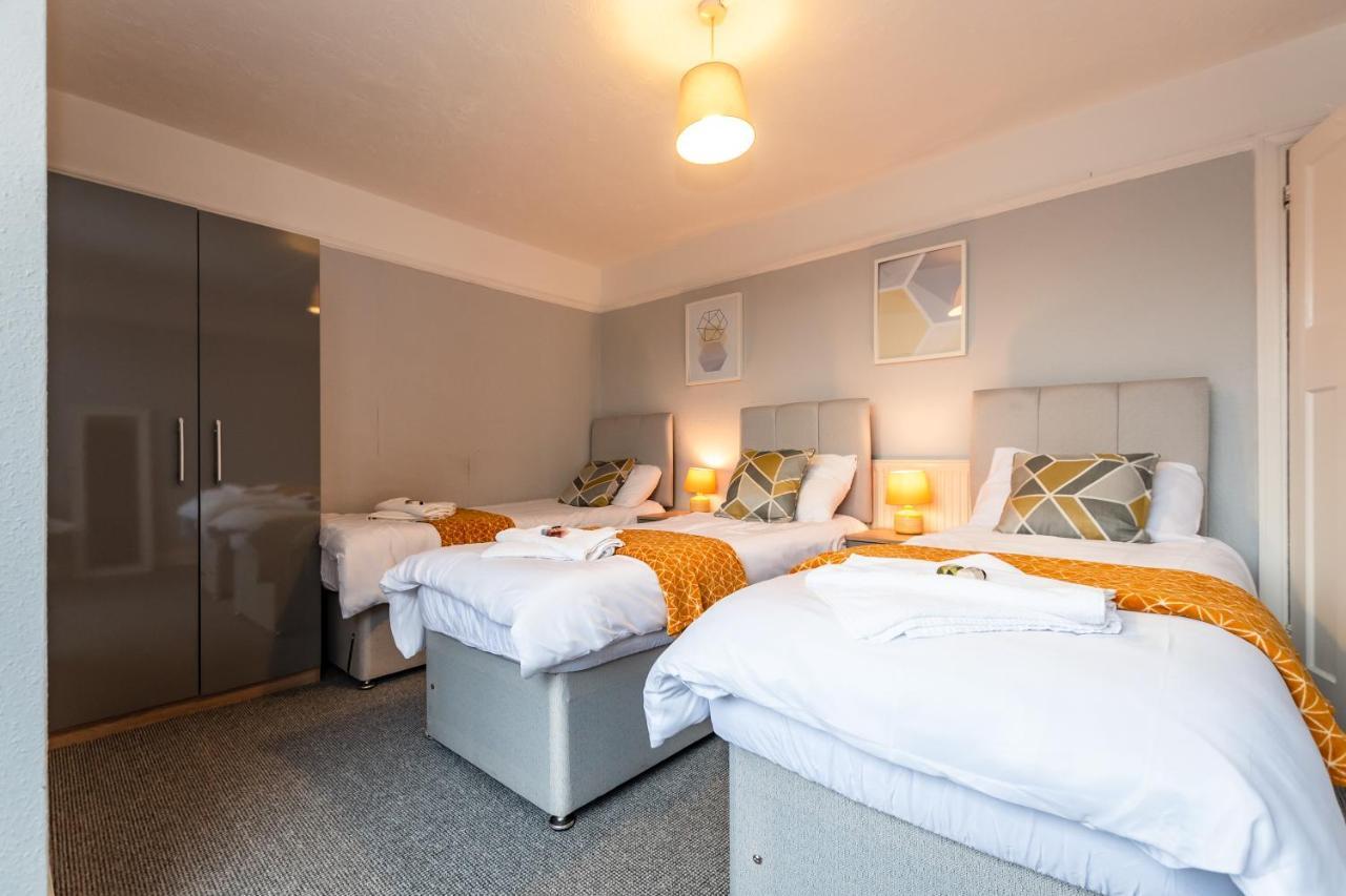 Price! Perfect Gunwharf - 5 Single Beds Or Kingsize Free Parking