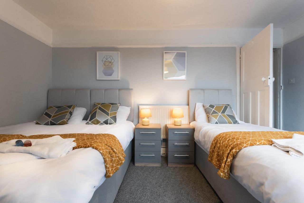 Apartment Price! Perfect Gunwharf - 5 Single Beds Or Kingsize Free Parking Portsmouth