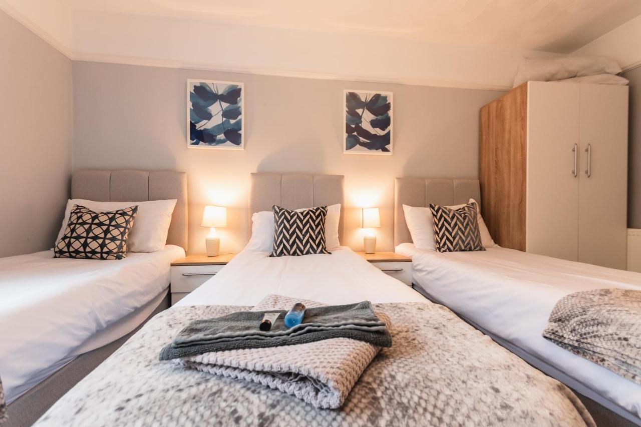 Price! Perfect Gunwharf - 5 Single Beds Or Kingsize Free Parking Apartment *
