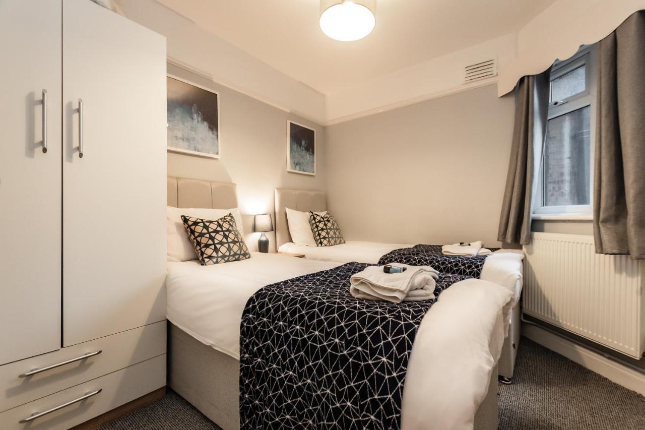 Price! Perfect Gunwharf - 5 Single Beds Or Kingsize Free Parking Apartment