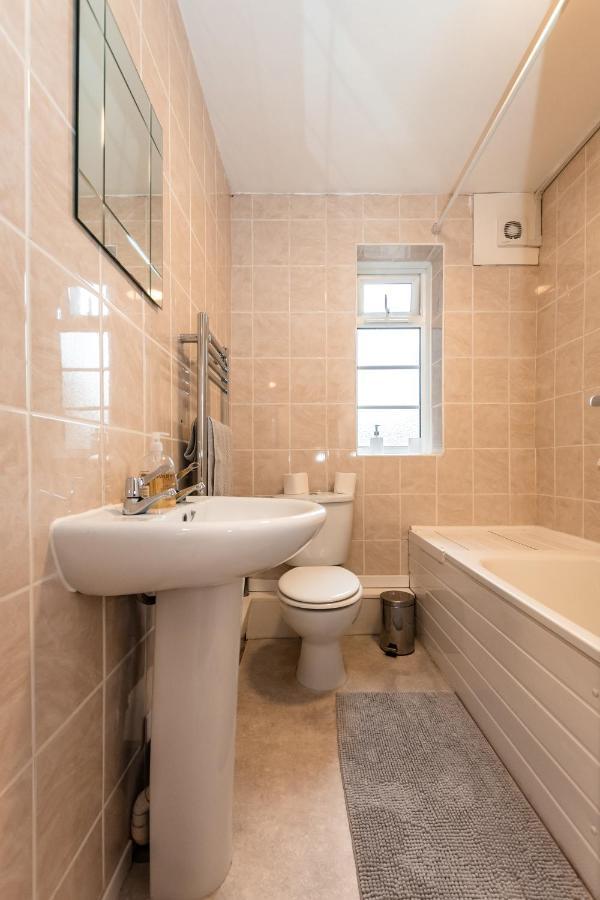 Price! Perfect Gunwharf - 5 Single Beds Or Kingsize Free Parking Portsmouth