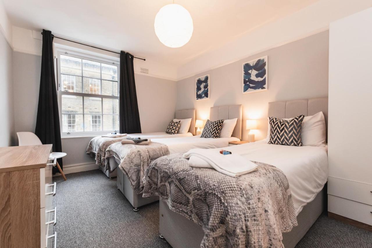 Price! Perfect Gunwharf - 5 Single Beds Or Kingsize Free Parking *