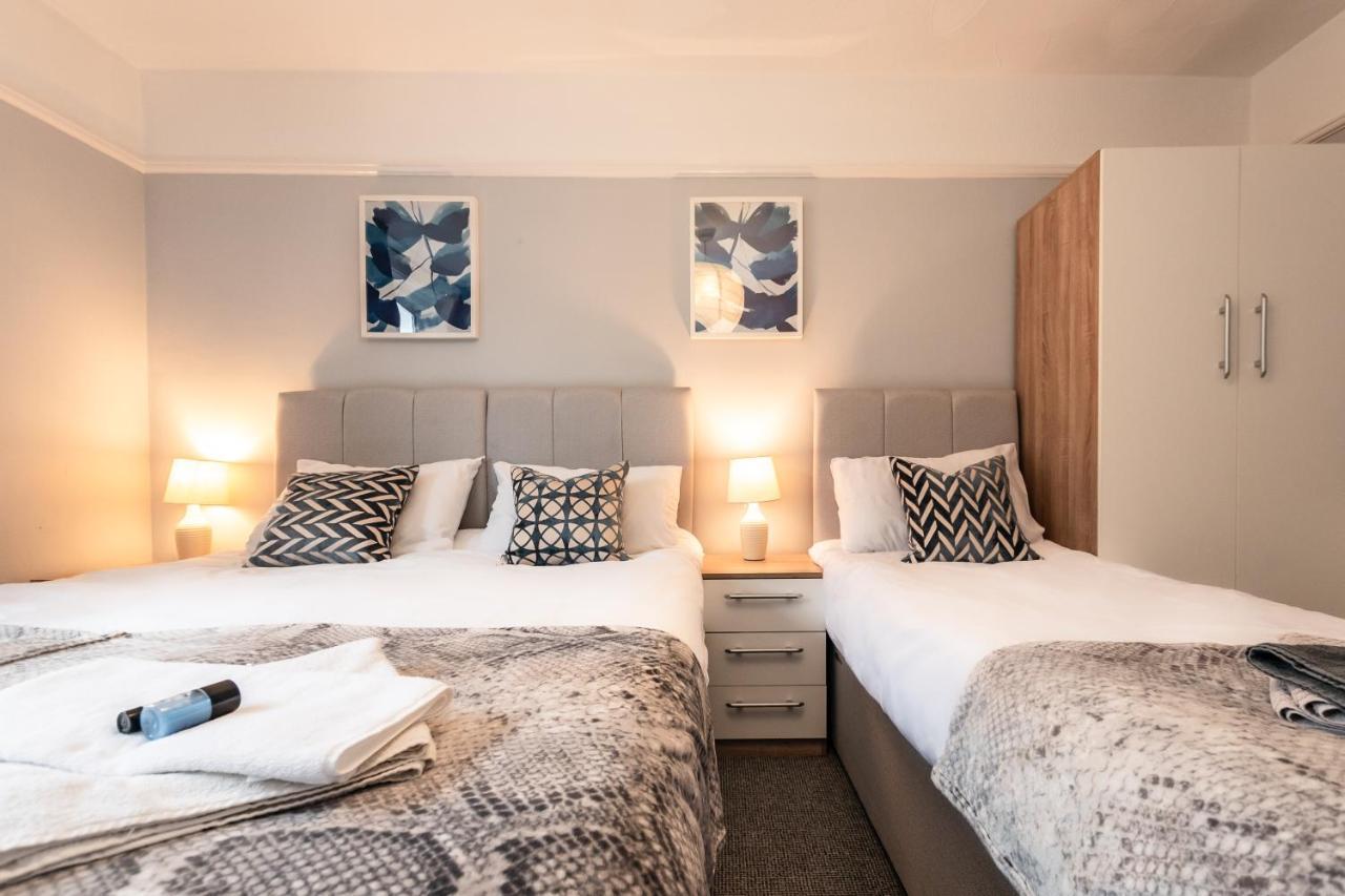 Apartment Price! Perfect Gunwharf - 5 Single Beds Or Kingsize Free Parking *
