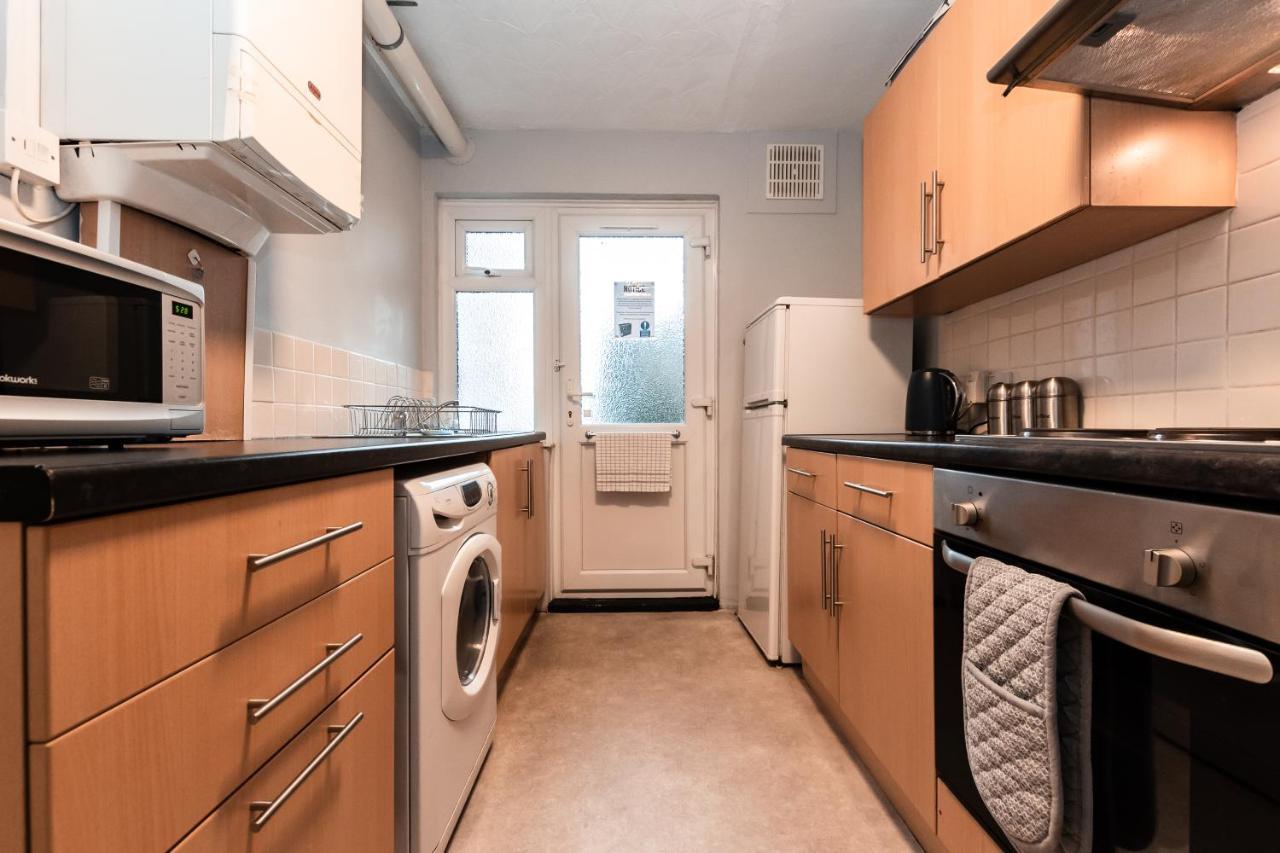 Apartment Price! Perfect Gunwharf - 5 Single Beds Or Kingsize Free Parking *