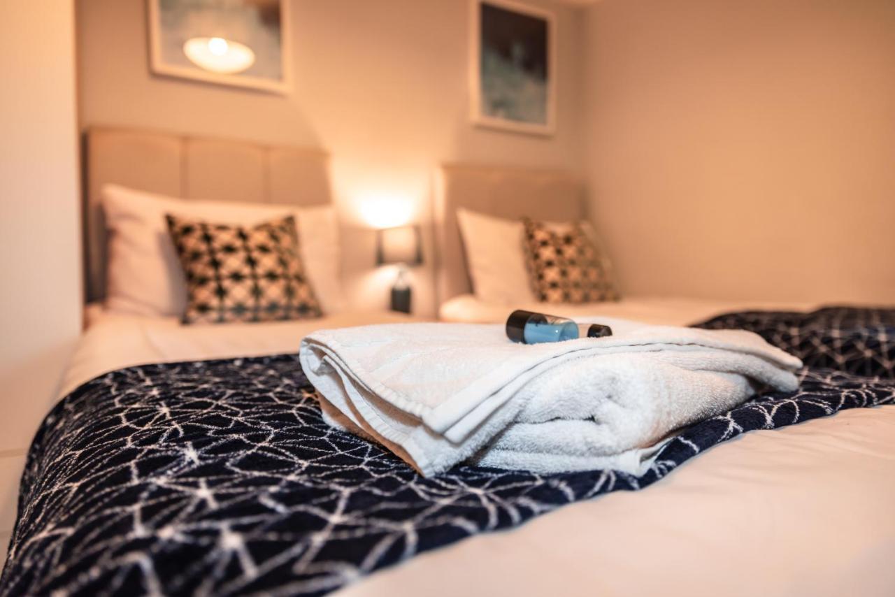 Apartment Price! Perfect Gunwharf - 5 Single Beds Or Kingsize Free Parking