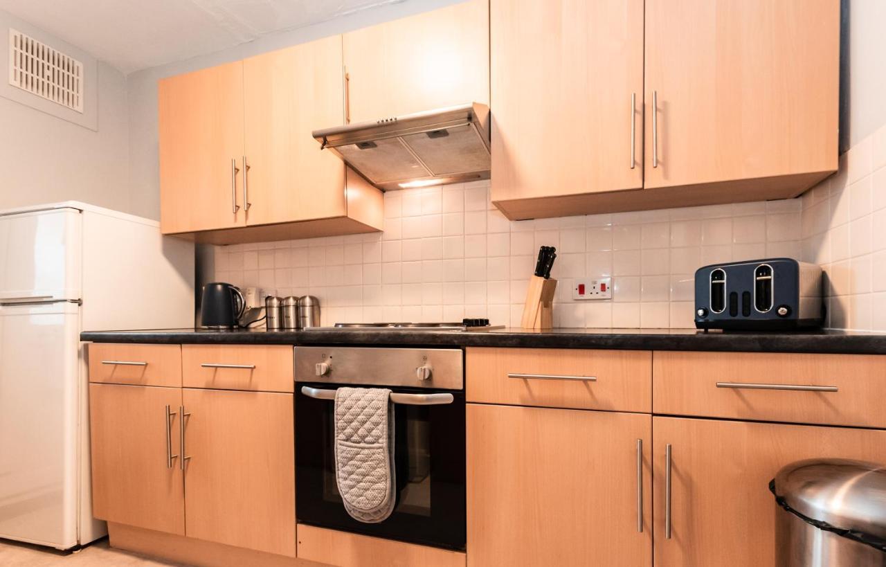 Price! Perfect Gunwharf - 5 Single Beds Or Kingsize Free Parking * Portsmouth
