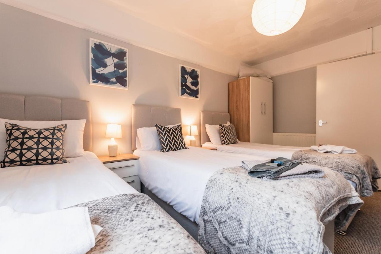 Price! Perfect Gunwharf - 5 Single Beds Or Kingsize Free Parking Portsmouth