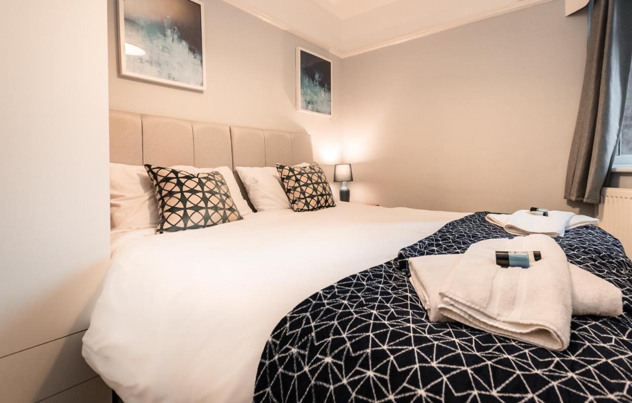 Price! Perfect Gunwharf - 5 Single Beds Or Kingsize Free Parking