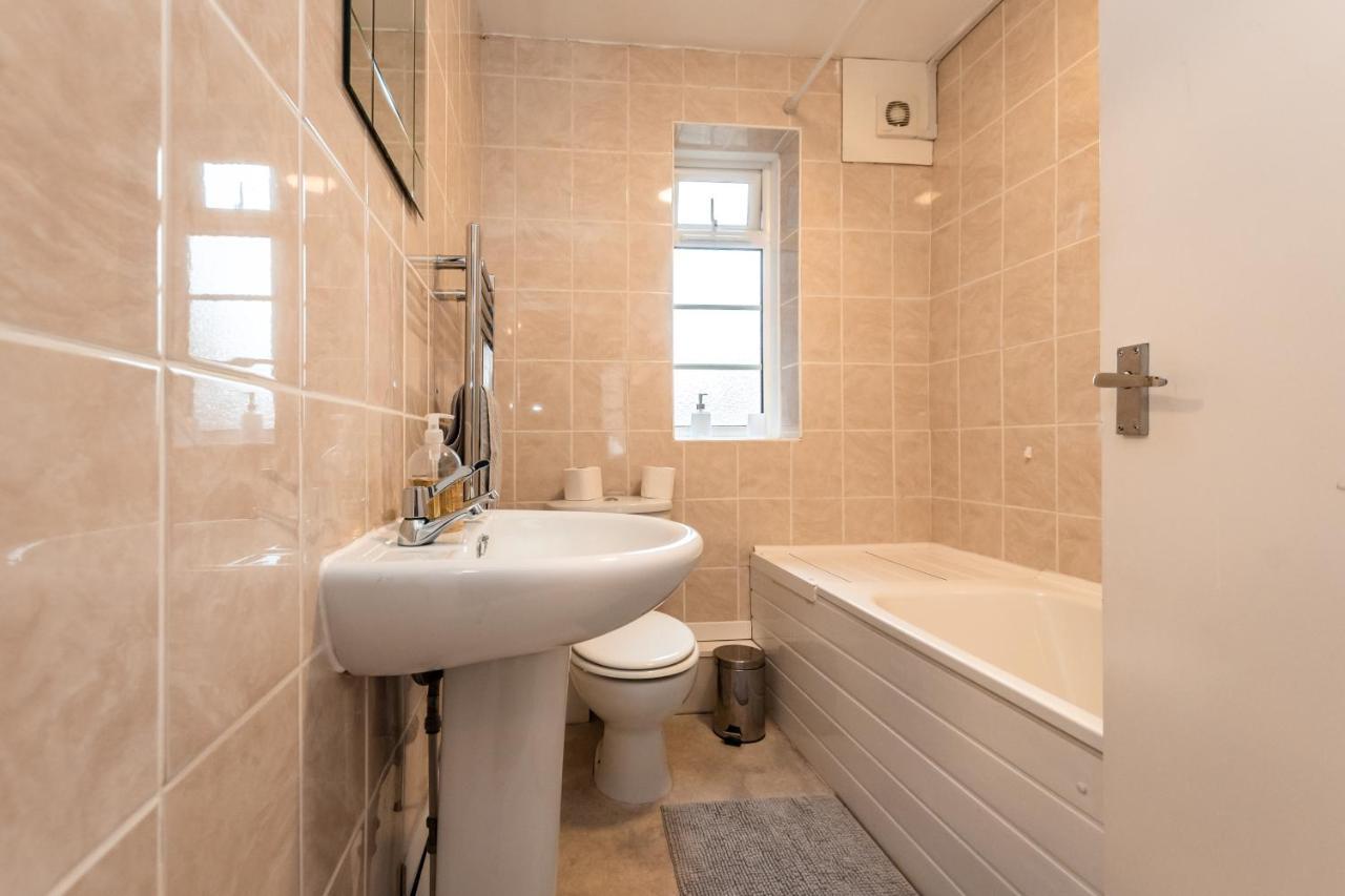 Price! Perfect Gunwharf - 5 Single Beds Or Kingsize Free Parking Apartment *