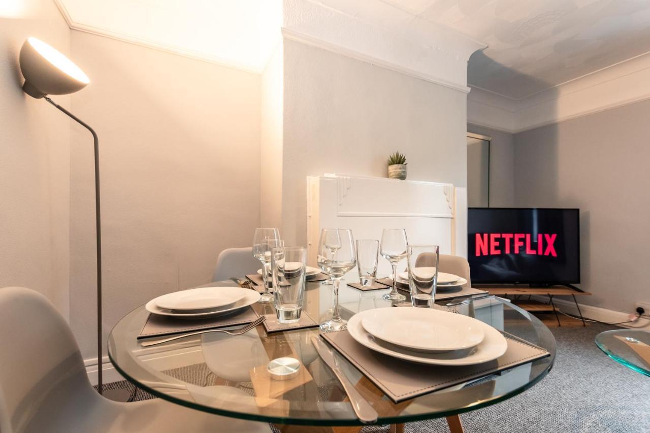 Price! Perfect Gunwharf - 5 Single Beds Or Kingsize Free Parking Apartment