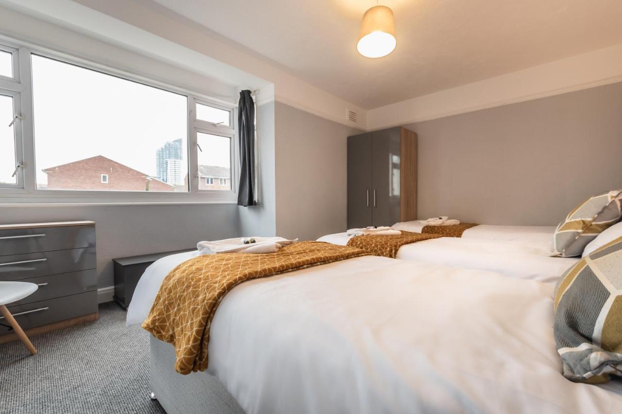 Price! Perfect Gunwharf - 5 Single Beds Or Kingsize Free Parking Portsmouth