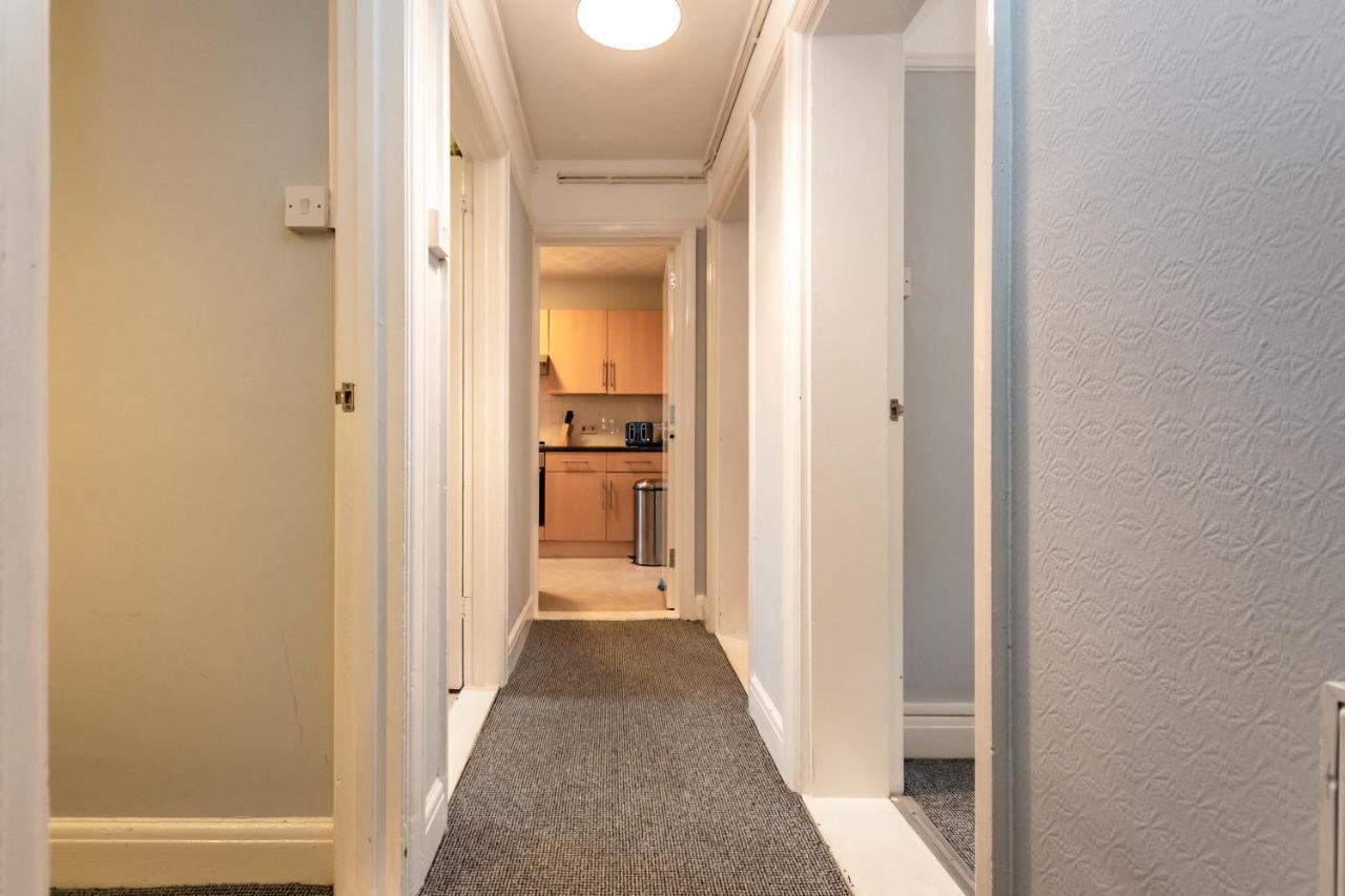 Price! Perfect Gunwharf - 5 Single Beds Or Kingsize Free Parking *
