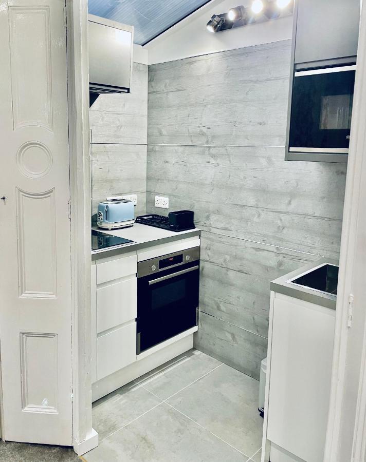 Ashbys Deluxe With Included Apartment