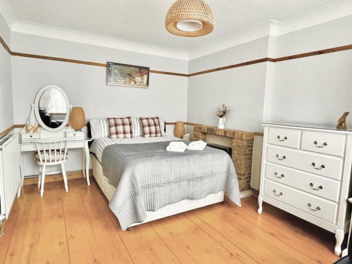 Somers House - Pet Friendly & Parking Holiday home