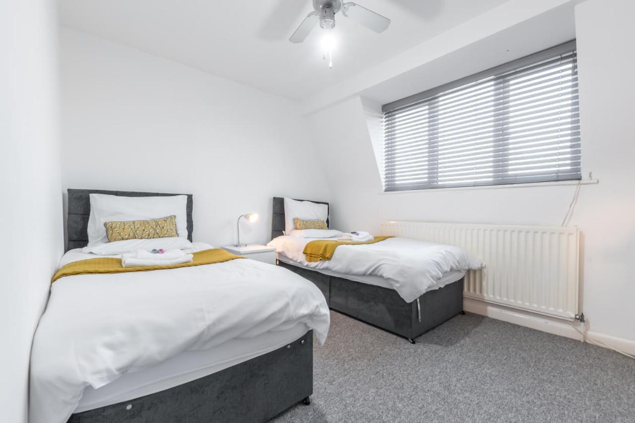 Price! Large For 4 - Smart Tv - Comfy Beds - Garden - 4 Single Beds Or 2 Doubles! Apartment