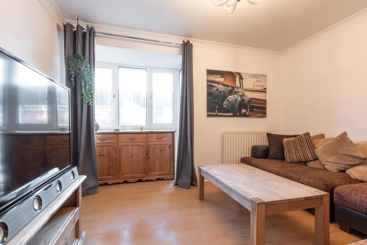 Apartment Price! Large For 4 - Smart Tv - Comfy Beds - Garden - 4 Single Beds Or 2 Doubles! *