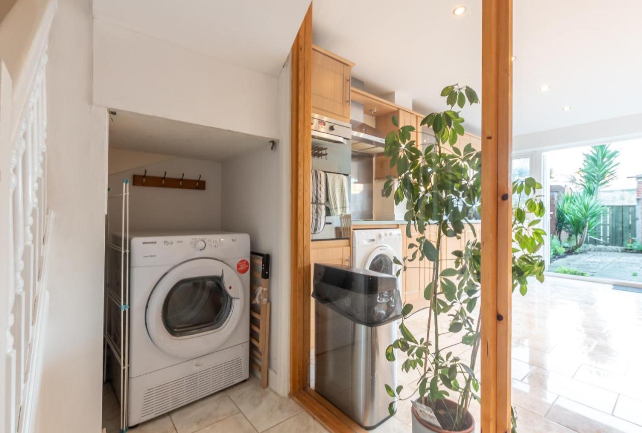 Price! Large For 4 - Smart Tv - Comfy Beds - Garden - 4 Single Beds Or 2 Doubles! Apartment Portsmouth
