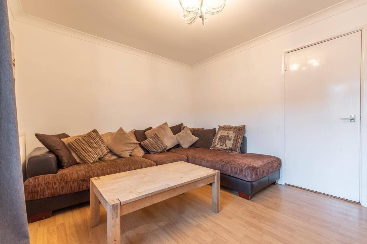 Price! Large For 4 - Smart Tv - Comfy Beds - Garden - 4 Single Beds Or 2 Doubles!