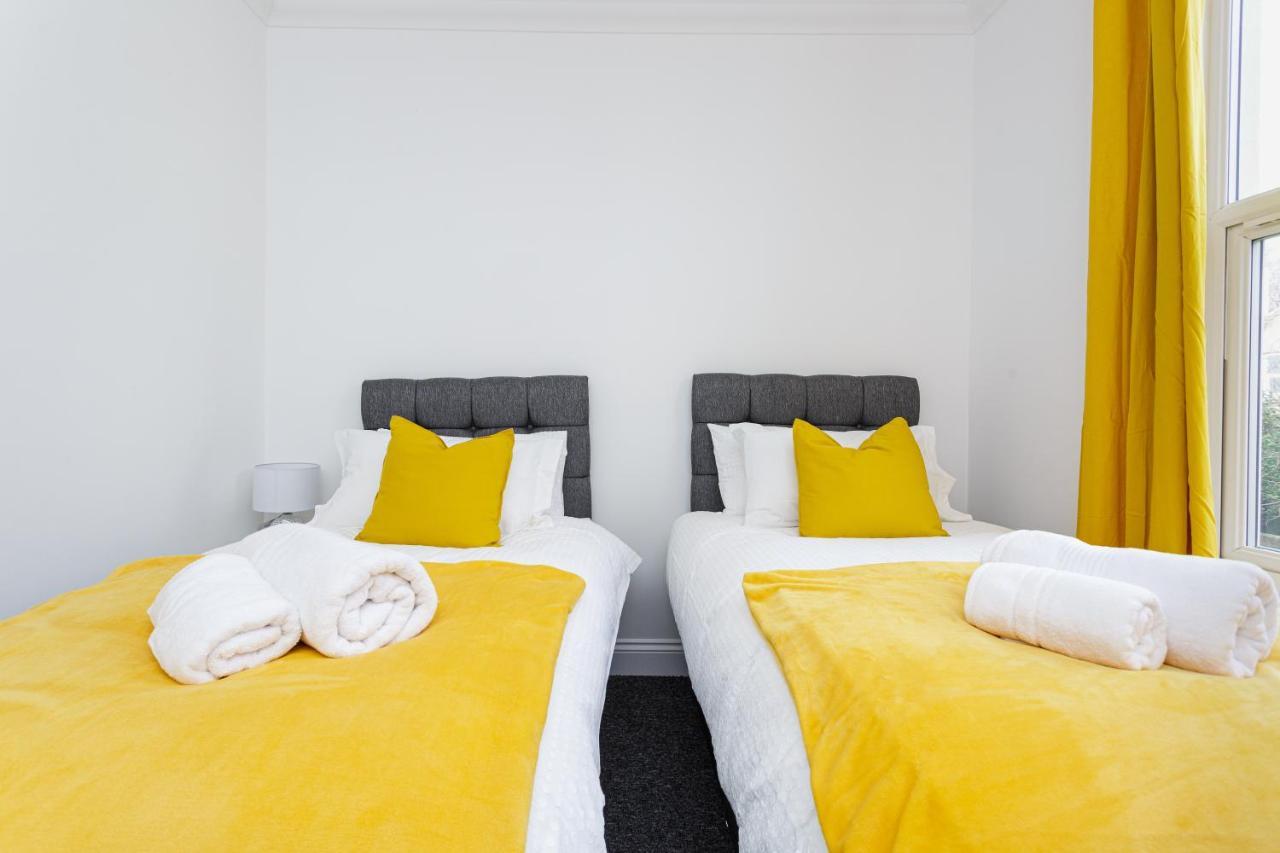 Granada Luxury Apartments: Beachside Flats With Parking *