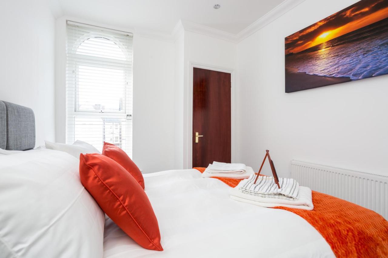 Granada Luxury Apartments: Beachside Flats With Parking *