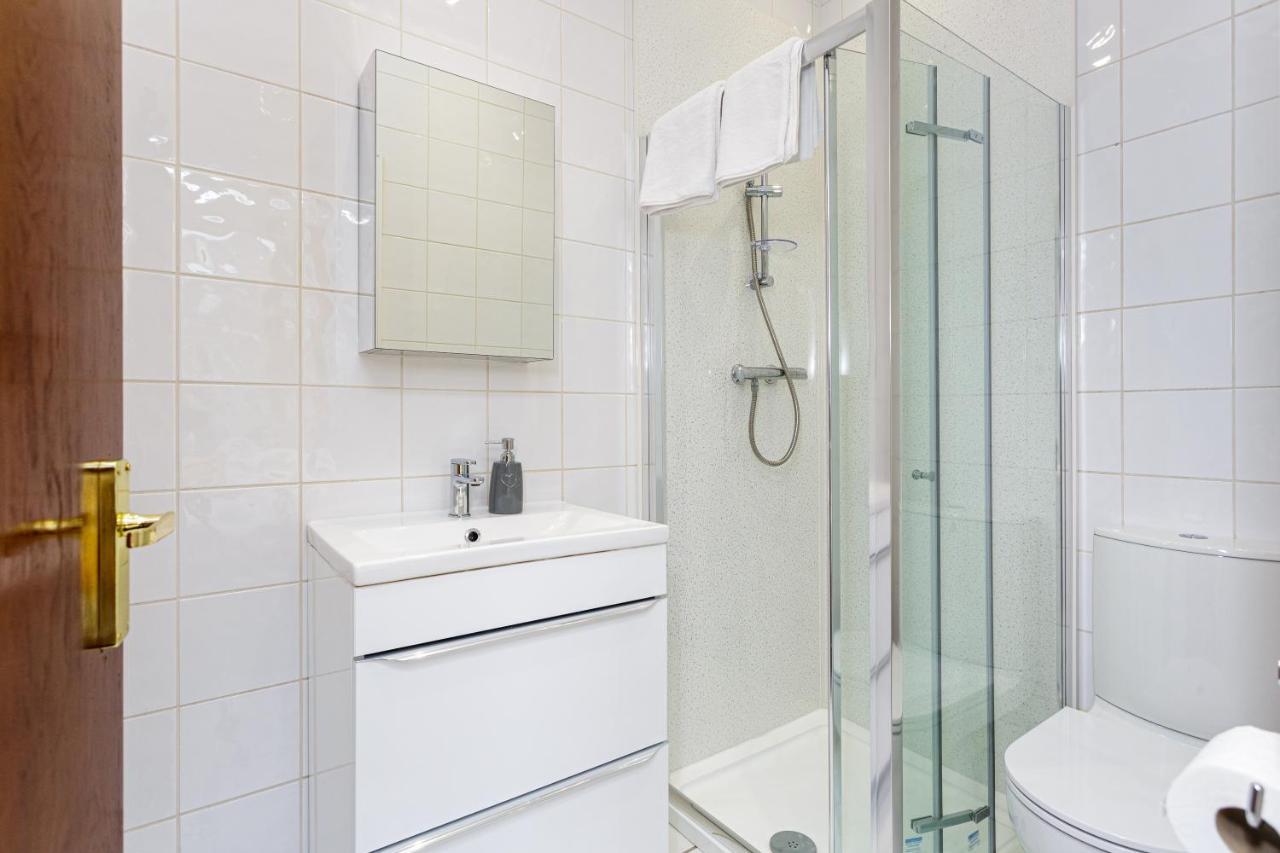 Granada Luxury Apartments: Beachside Flats With Parking *