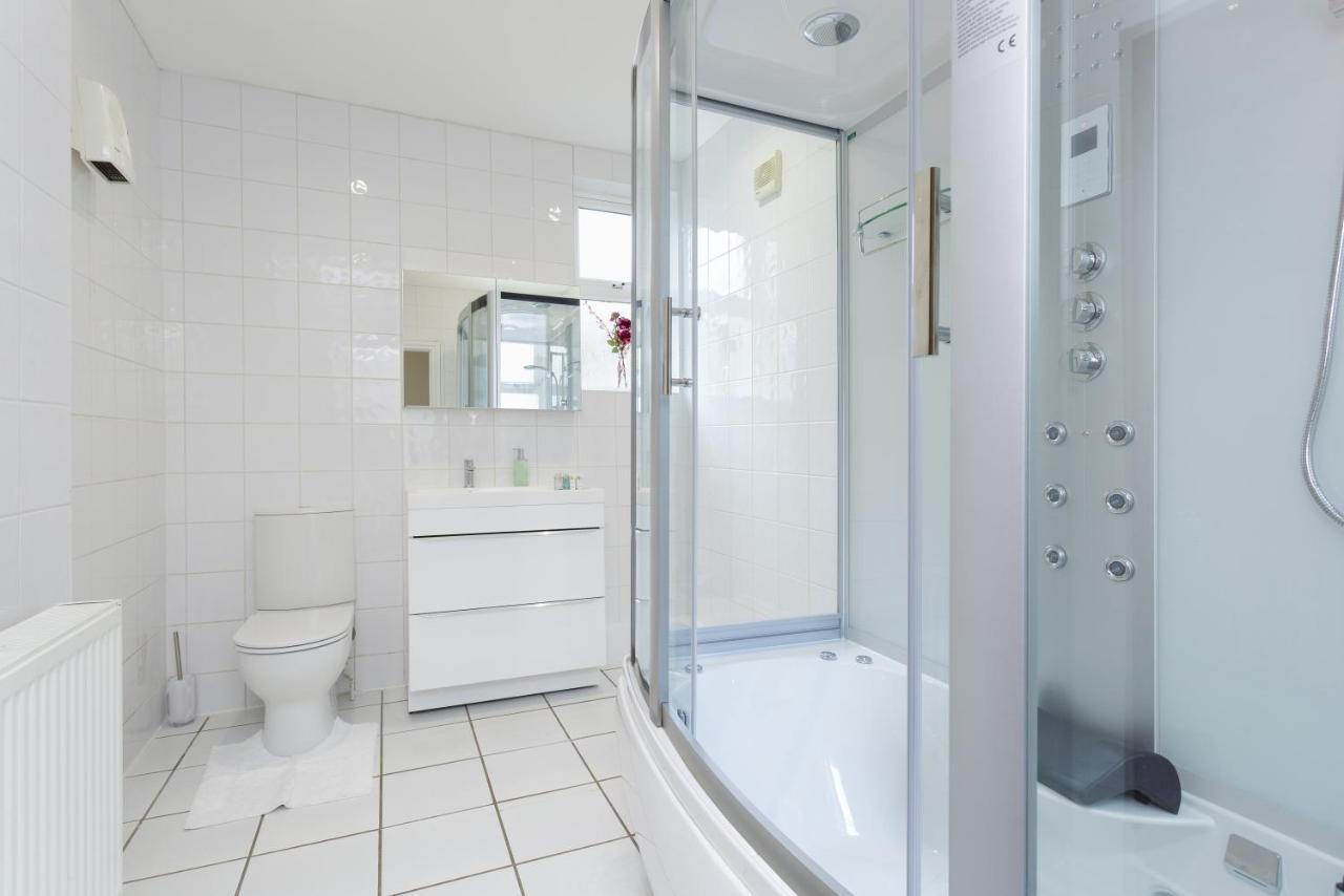 Apartment Granada Luxury Apartments: Beachside Flats With Parking