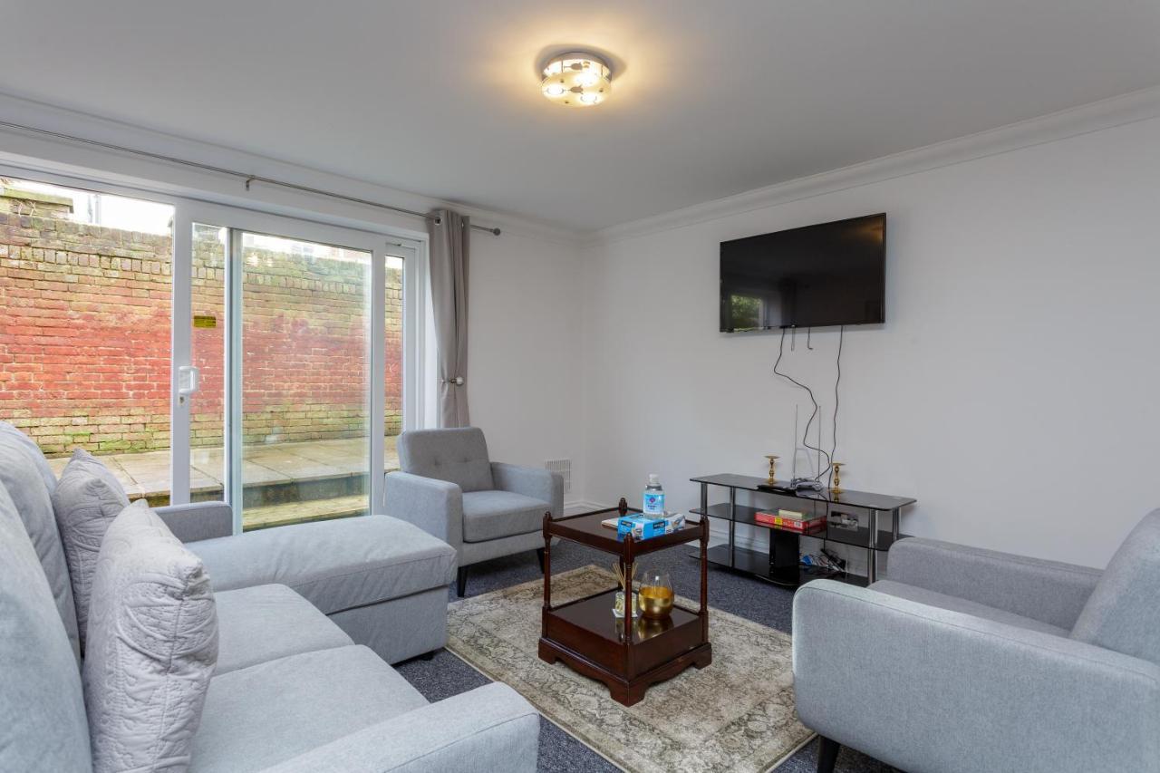 Apartment Granada Luxury Apartments: Beachside Flats With Parking