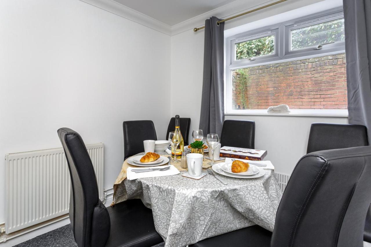 Granada Luxury Apartments: Beachside Flats With Parking