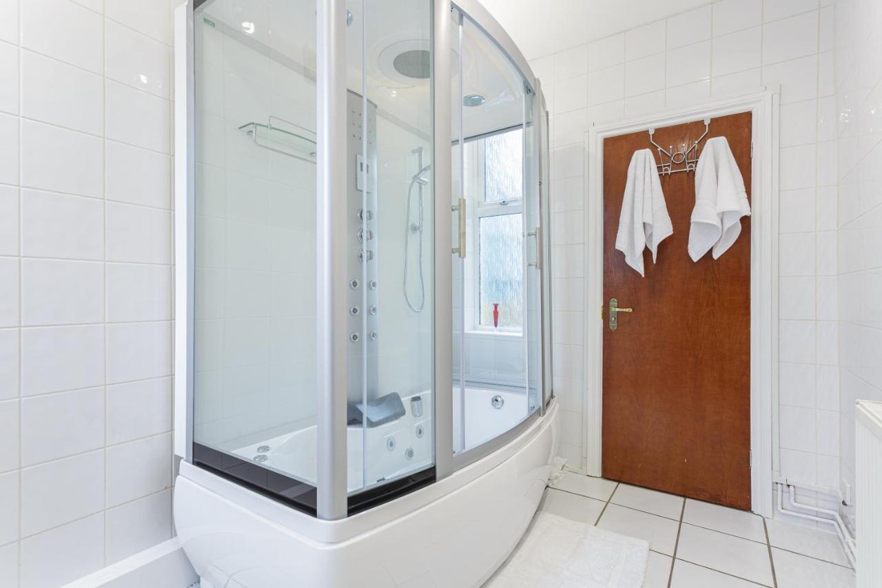 Granada Luxury Apartments: Beachside Flats With Parking Apartment